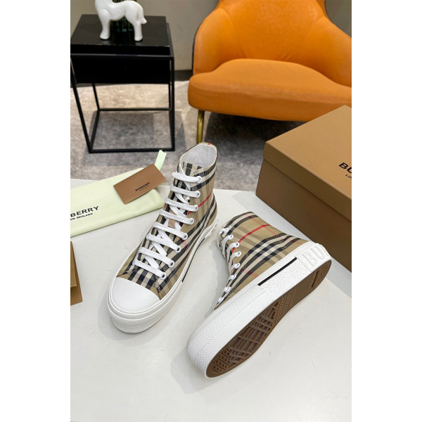 Burberry, Women's Sneaker, Camel