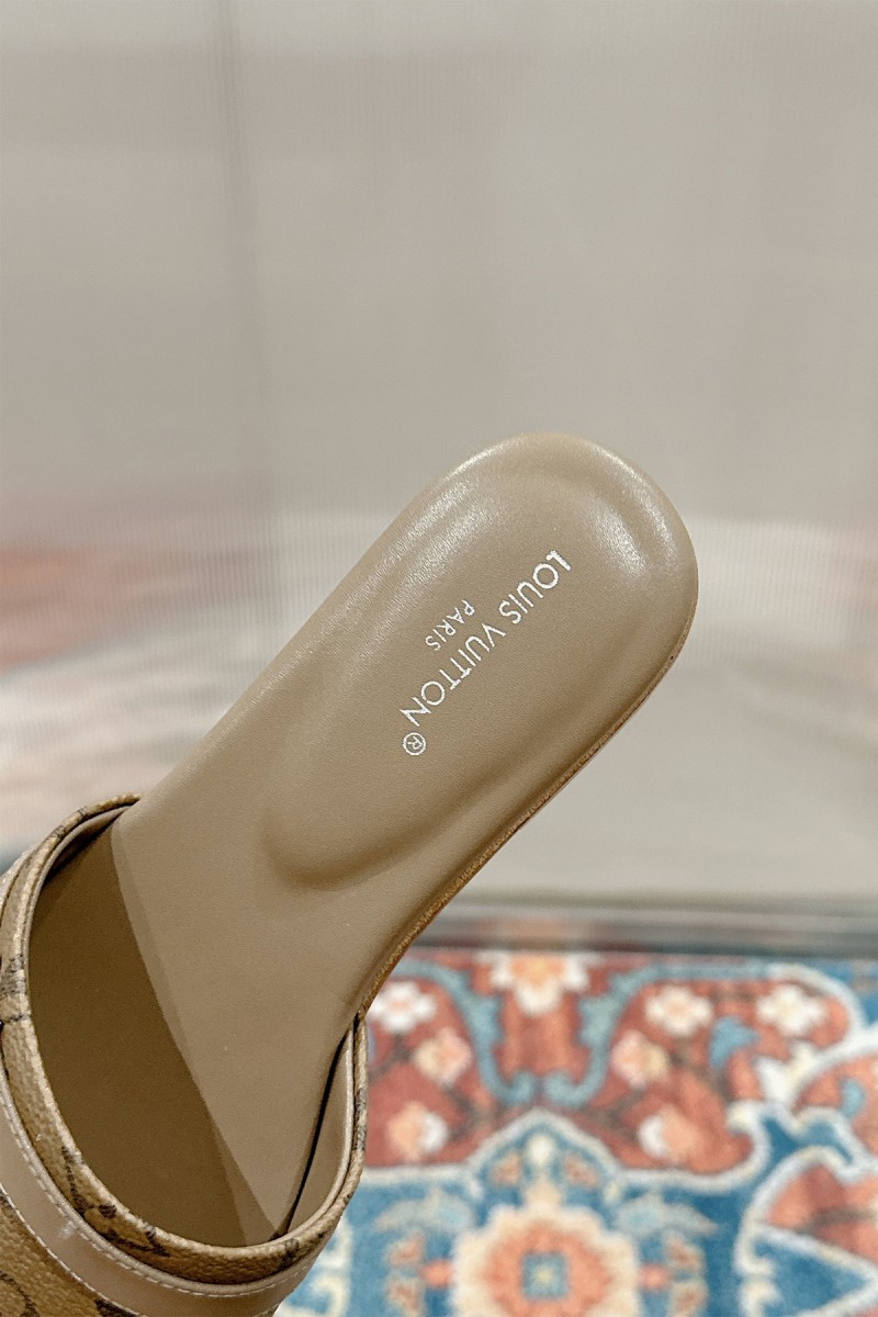 Louis Vuitton, Women's Slipper, Camel