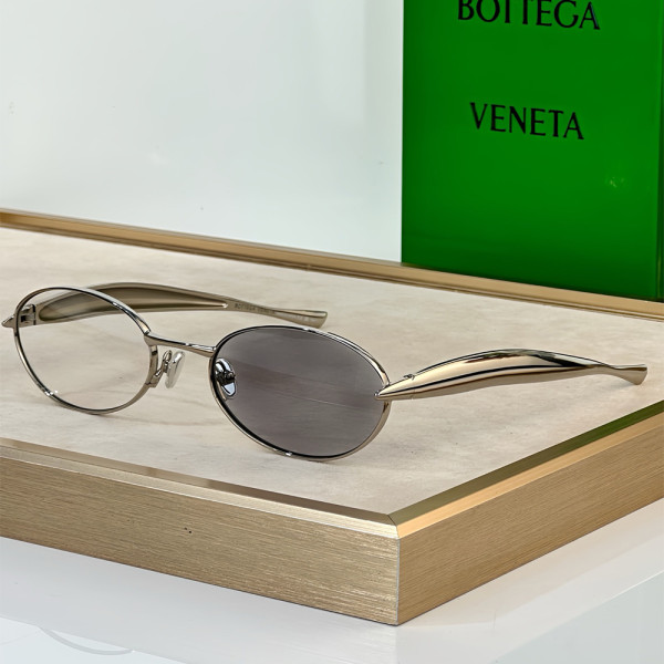 Bottega Veneta, Sardine Oval, Women's  Sunglass