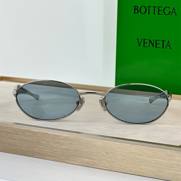 Bottega Veneta, Sardine Oval, Women's  Sunglass
