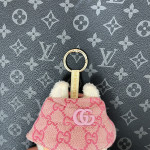 Labubu Monster, Outfit Gucci Overall