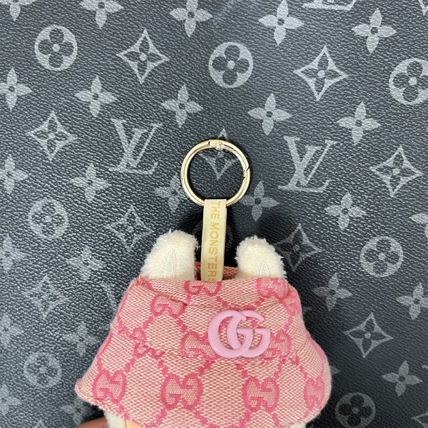 Labubu Monster, Outfit Gucci Overall