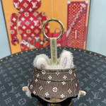Labubu Monster, Outfit Louis Vuitton Overall