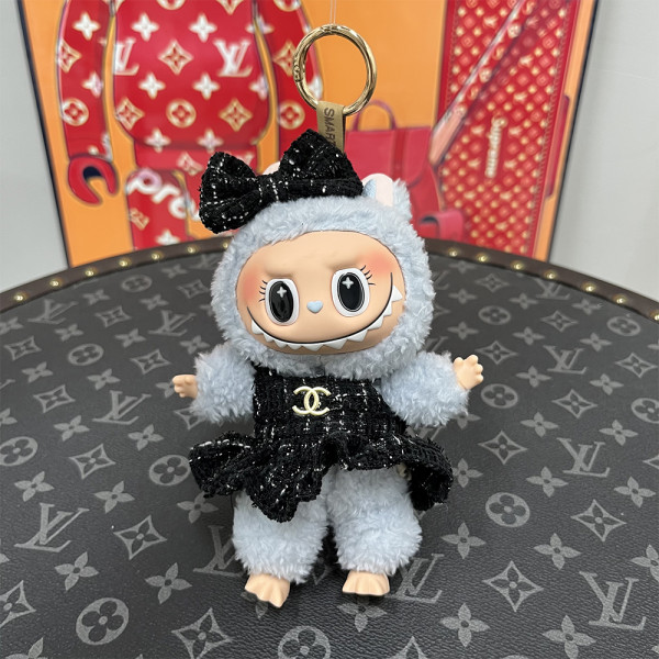 Labubu Monster, Outfit Chanel Overall