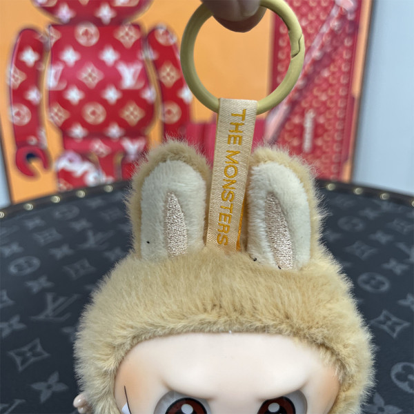 Labubu Monster, Outfit Christian Dior Overall