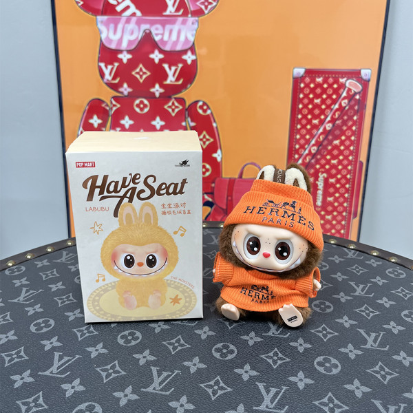 Labubu Monster, Outfit Hermes Overall