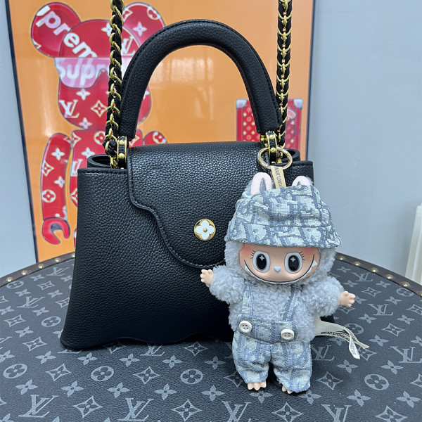 Labubu Monster, Outfit Christian Dior Overall
