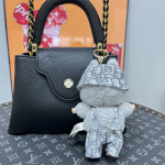Labubu Monster, Outfit Christian Dior Overall