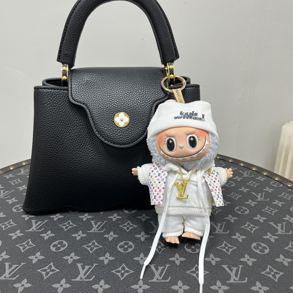 Labubu Monster, Outfit Louis Vuitton Overall