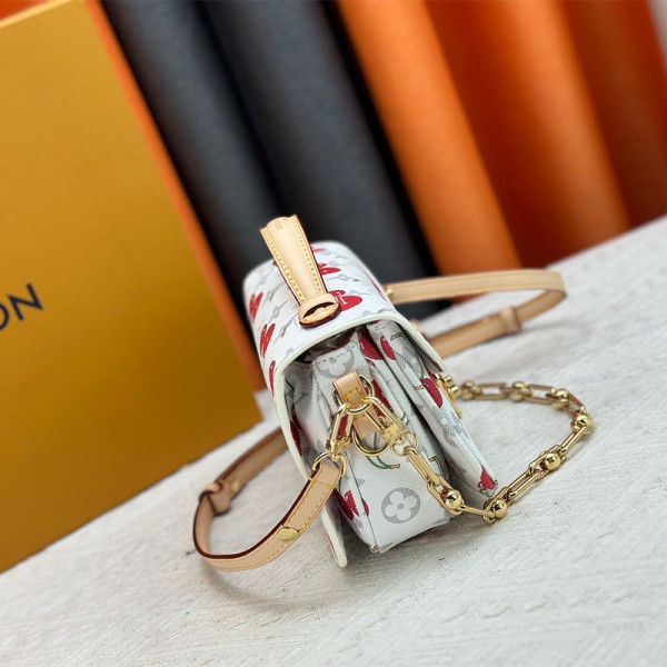 Louis Vuitton, Pochette Metis, Women's Bag, White
