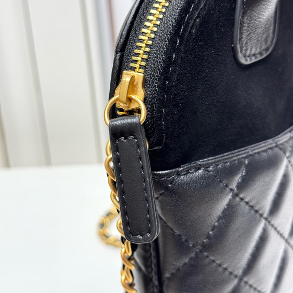 Chanel, Women, Bag, 18x17x6cm
