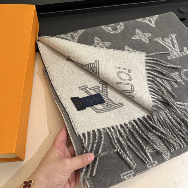Louis Vuitton, Women Scarf