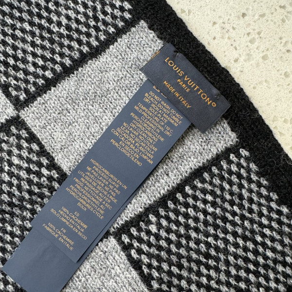 Louis Vuitton, Men Scarf