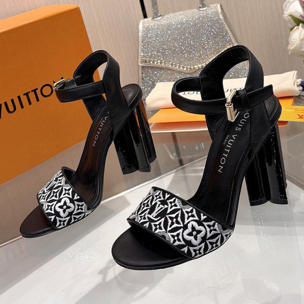 Louis Vuitton, Women Pump