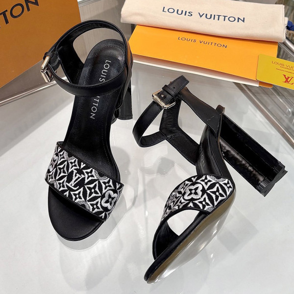 Louis Vuitton, Women Pump