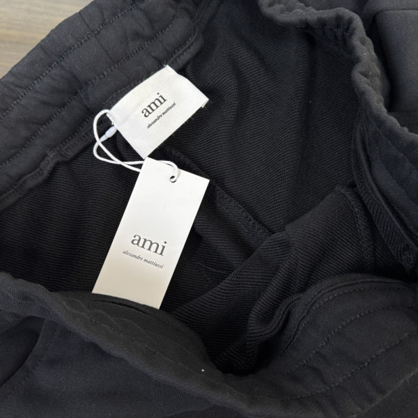 Ami, Men Short