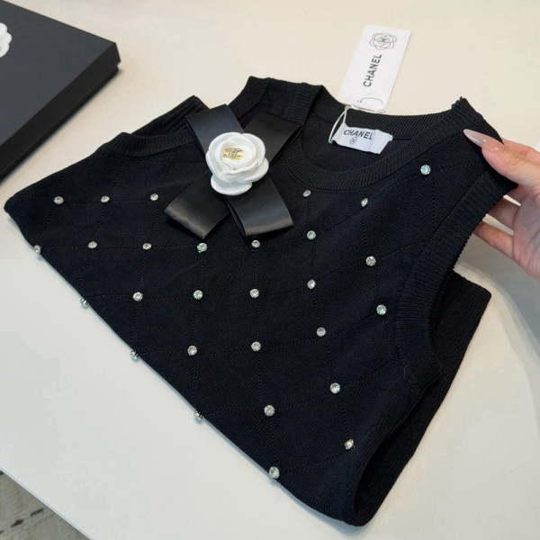 Chanel, Women Top