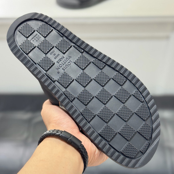 Louis Vuitton, Men Slipper