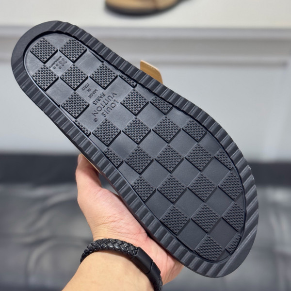 Louis Vuitton, Men Slipper