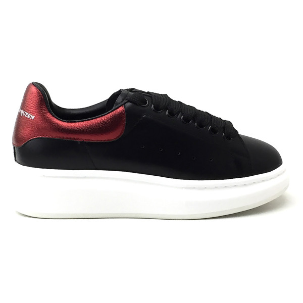 Alexander Mcqueen, Dames Sneakers, Zwart Bordeaux Oversized