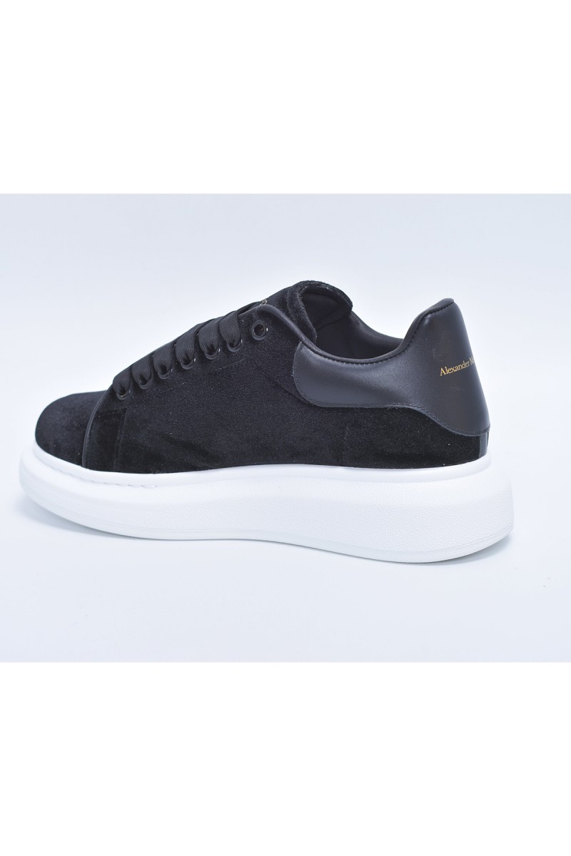 Alexander Mcqueen, Dames Sneakers, Zwart Suède