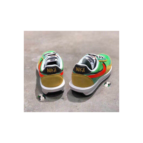 Nike, Women's LD Waffle Sacai Sneaker, Green