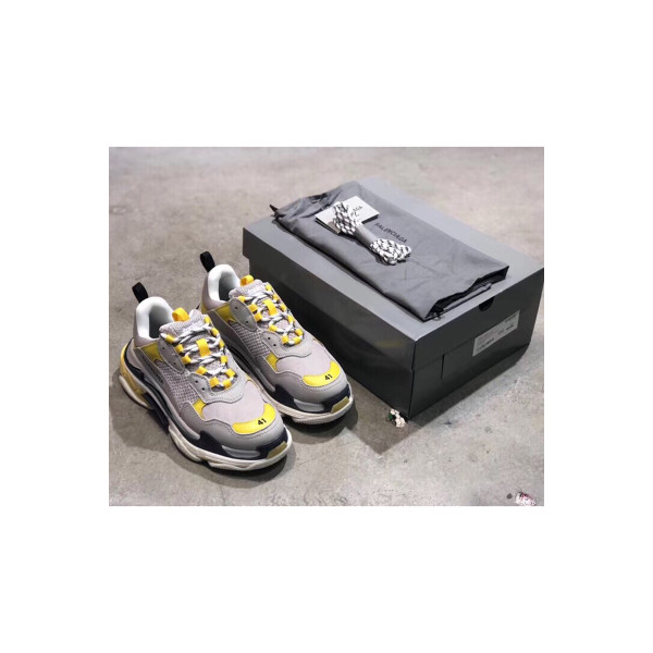 Balenciaga, Triple S, Men's Sneaker, Grey