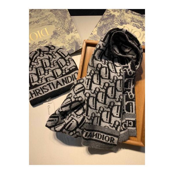 Christian Dior, Women's Scarf Hat Set, Black